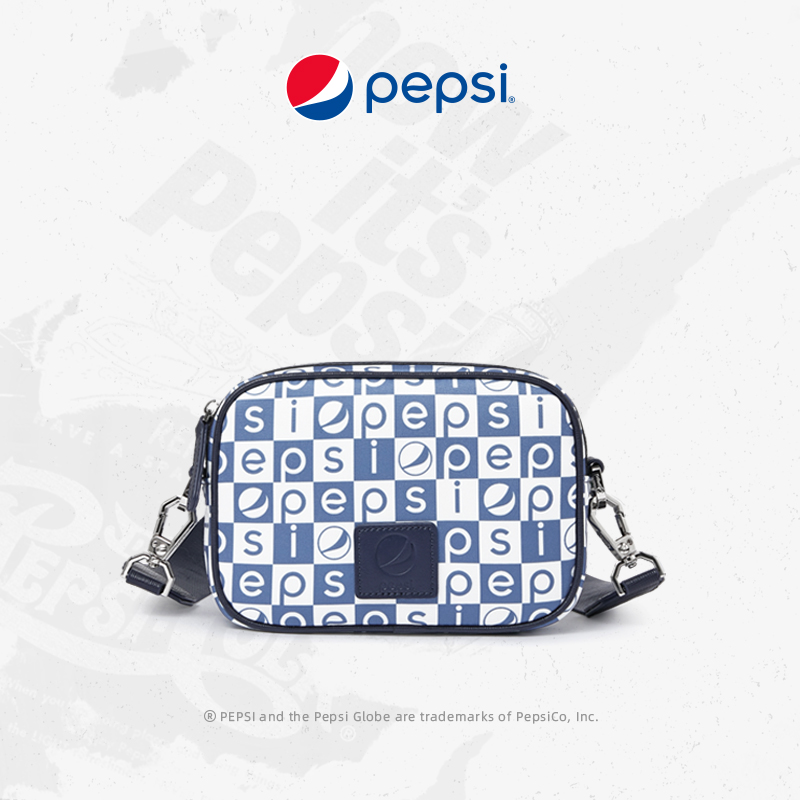 棋盘格上的哲学：百事Pepsi单肩包，是叛逆还是和解？