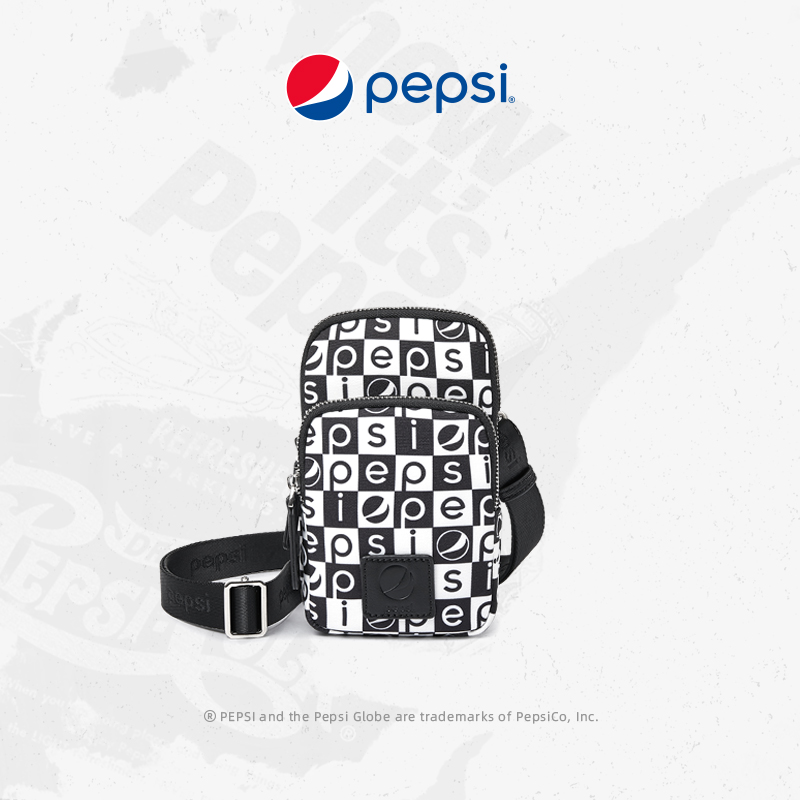 百事联名棋盘格斜挎包，潮流简约风，男生女生都能背！