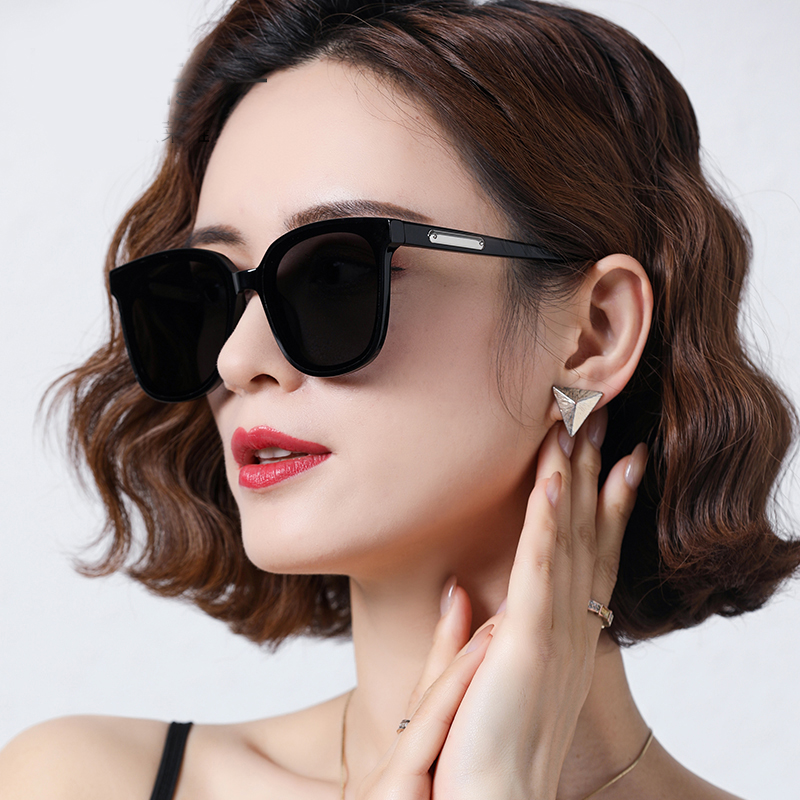 戴上它秒变明星范儿！美艾伦亮片太阳镜实测，素颜自拍神器还是智商税？