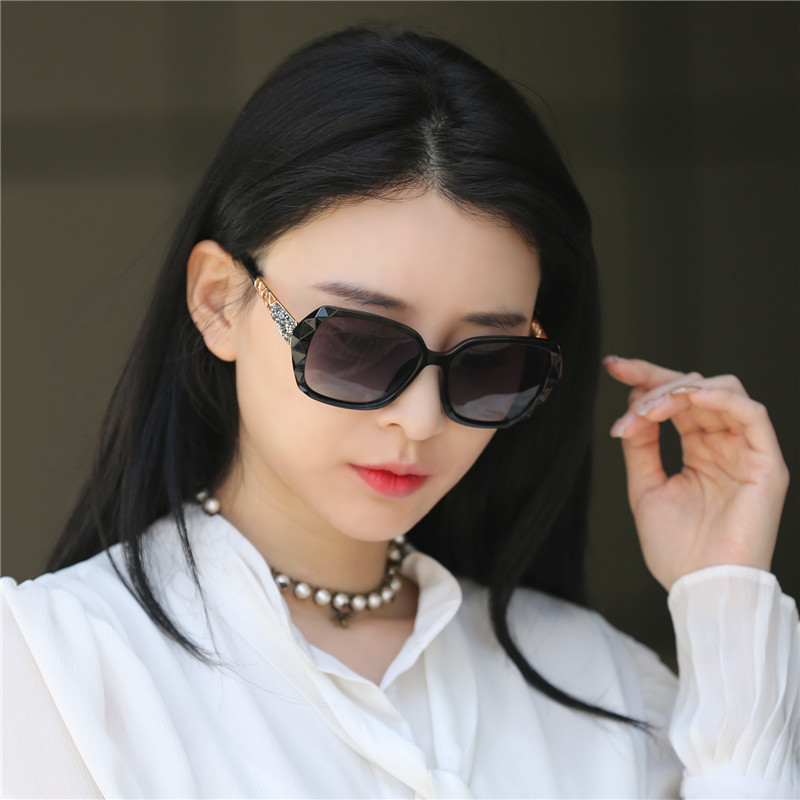 傲龙AORON大框太阳镜：299元的气质美镜，是捡漏还是智商税？