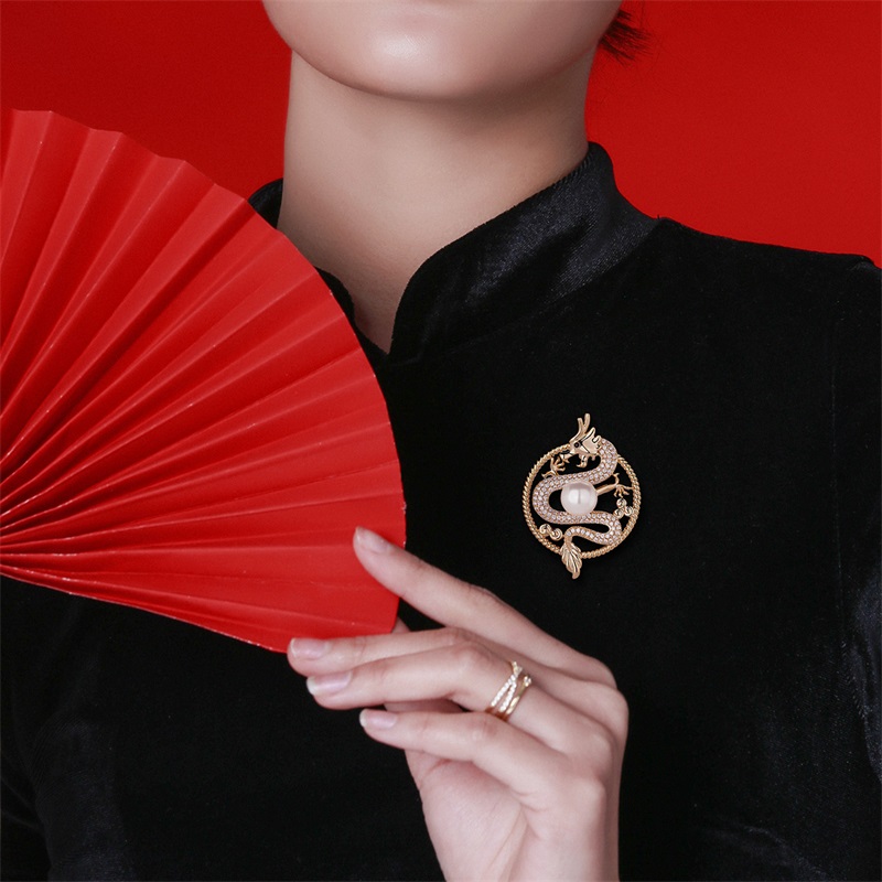 龙年胸针评测：Qlady这款丝巾扣到底值不值278？