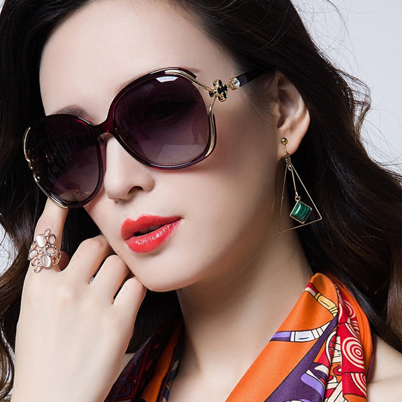 傲龙AORON气质镜：四叶草水钻墨镜，街拍神器还是防紫外线利器？