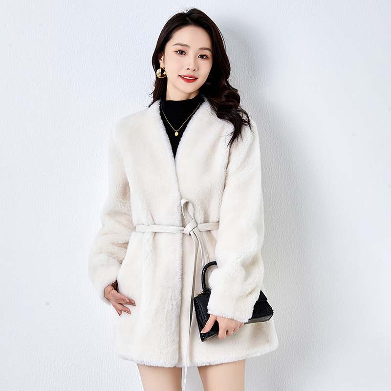 凯撒Kaiser V领腰带开衫羊剪绒外套：冬日里的“暖男”与“时髦精”双重Buff！