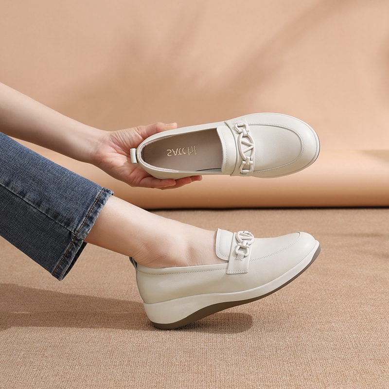 沙驰摇摇鞋：妈妈们的‘懒人快乐鞋’，牛皮坡跟也能这么软？