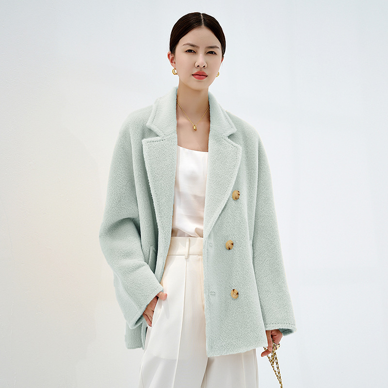 姐妹们！万元级羊驼绒大衣到底值不值？灰色短款上身测评！