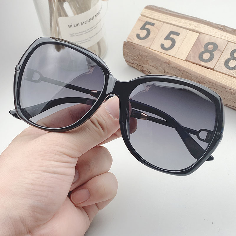 美艾伦D字太阳镜：398块买来的网红滤镜，到底值不值？