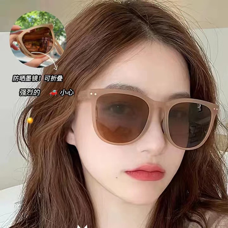 文艺青年的折叠美学：凯慕蕉同款太阳镜，轻便与时尚的完美邂逅