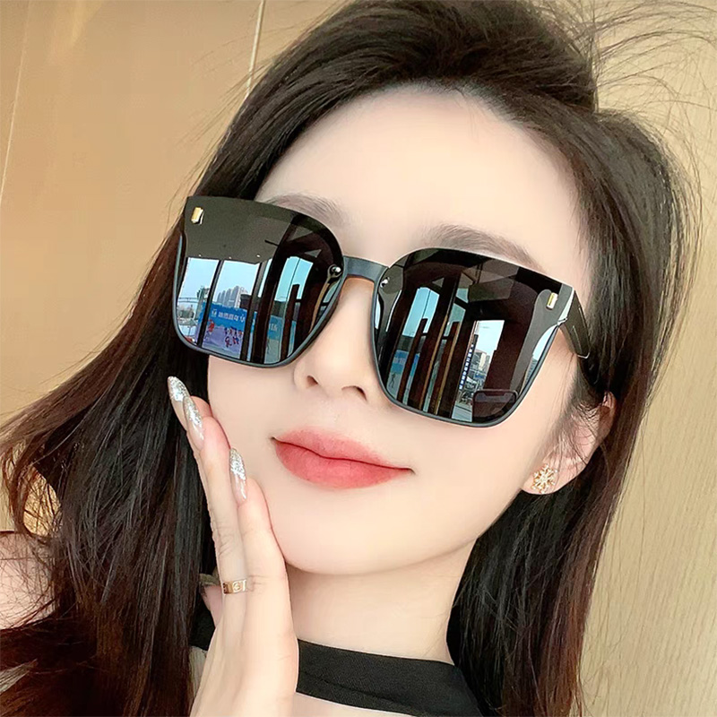 戴上这款墨镜，我就是这条gai最靓的崽！