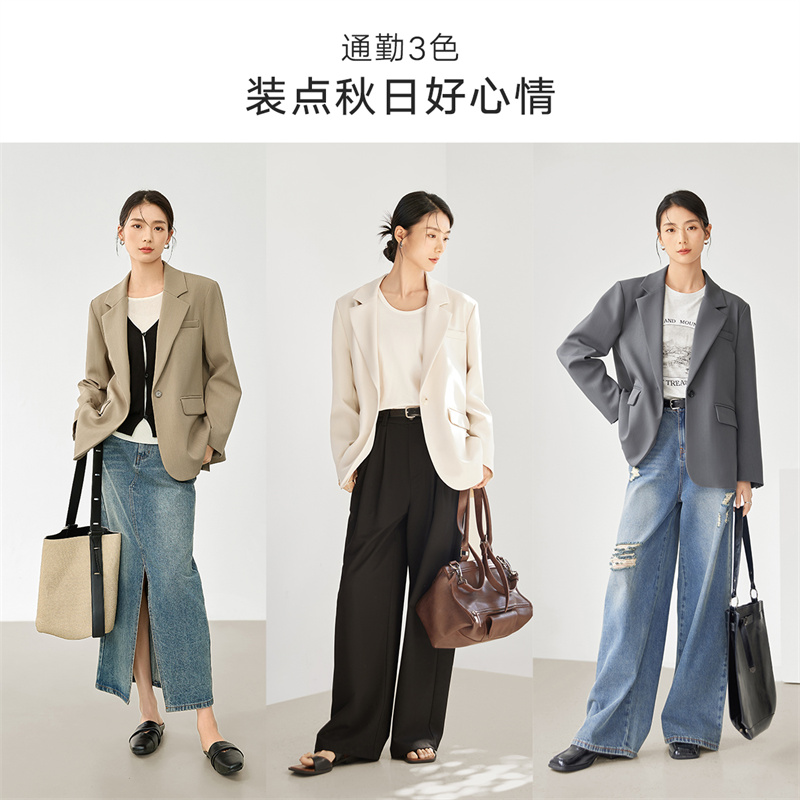 对白这件西装，让我在通勤路上有了“高级感”的底气