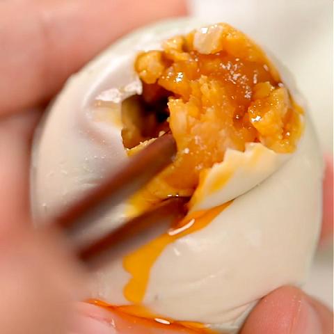 洪湖红泥烤鸭蛋测评：20枚69.9元，流油红心是真是假？