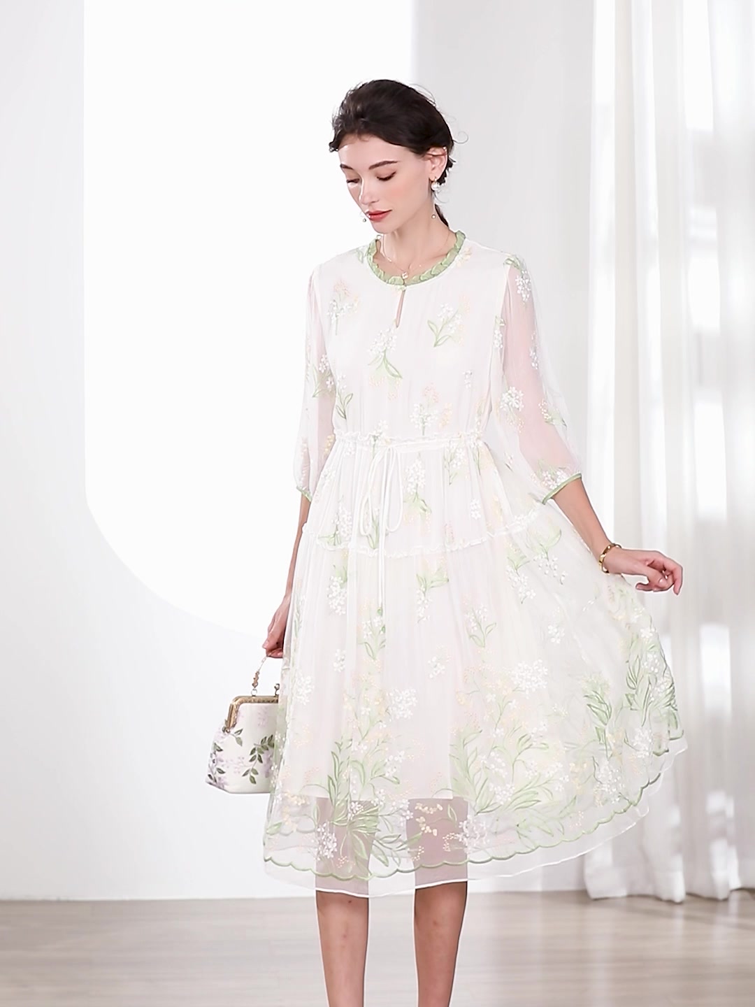 水墨佳人连衣裙 | 桑蚕丝里的东方美学，独处时光的温柔伴侣