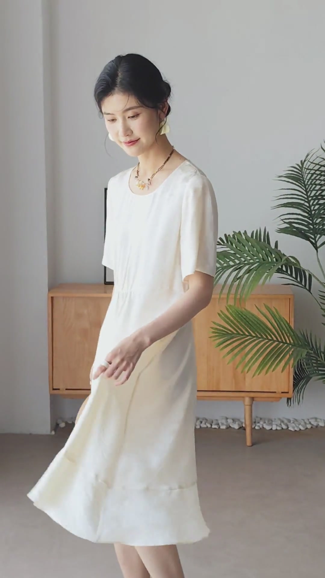 姐妹们！2025夏的宝藏连衣裙被我挖到了！金菊提花缎绝了！