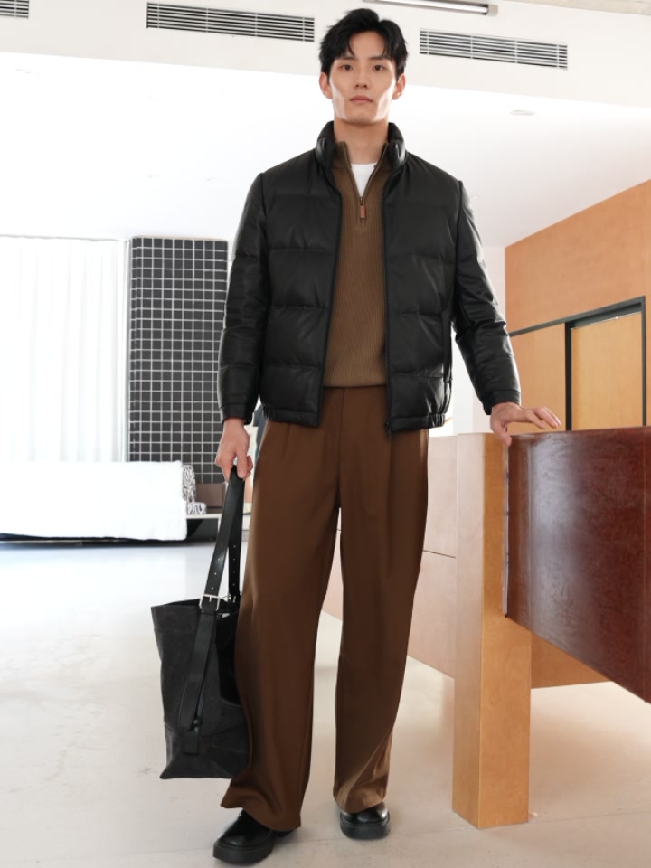 兽王这款皮羽绒服，冬天穿出去真的帅炸了！