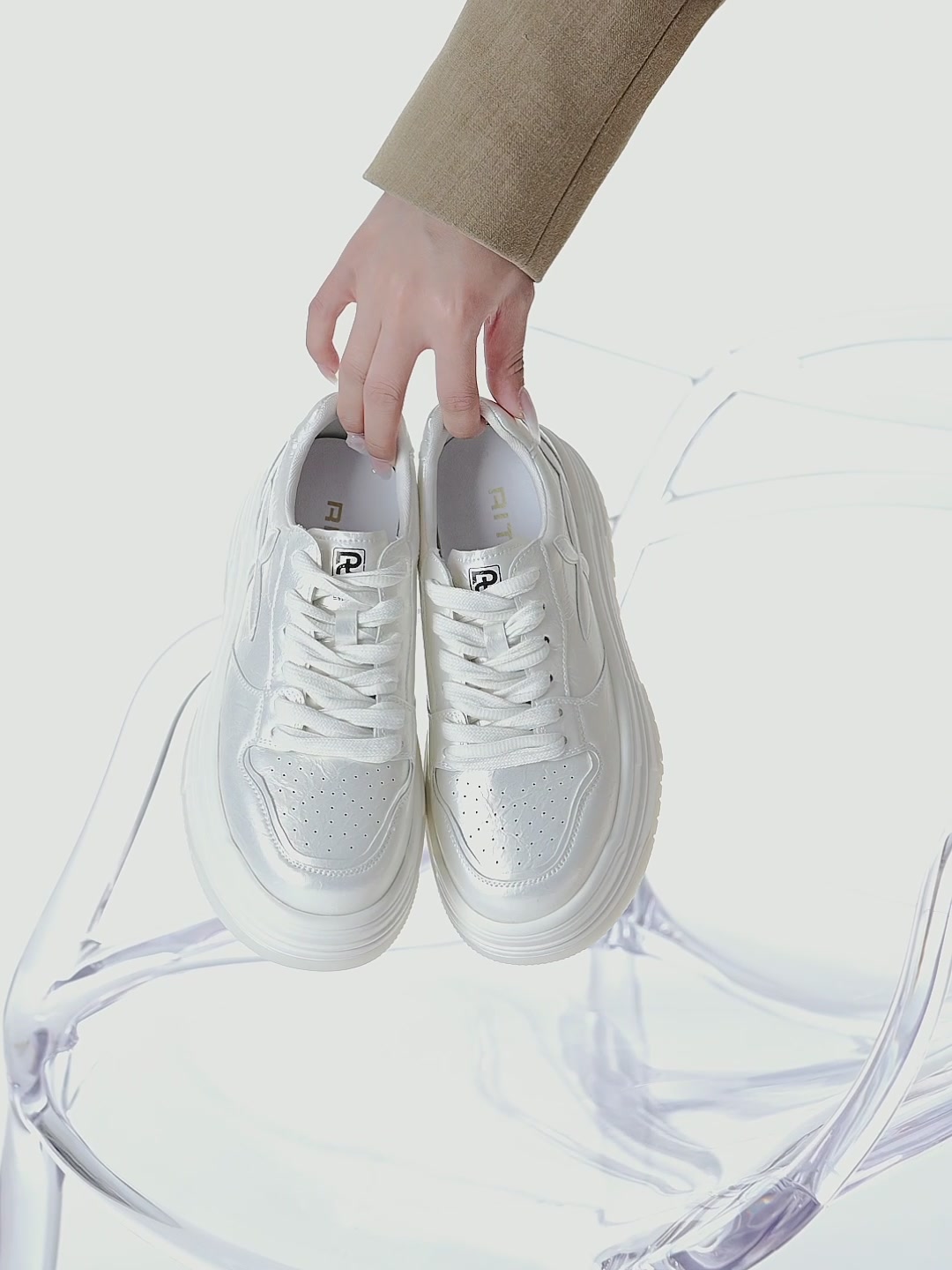 日泰小白鞋测评｜厚底增高绝绝子，面包鞋也能穿出高级感！