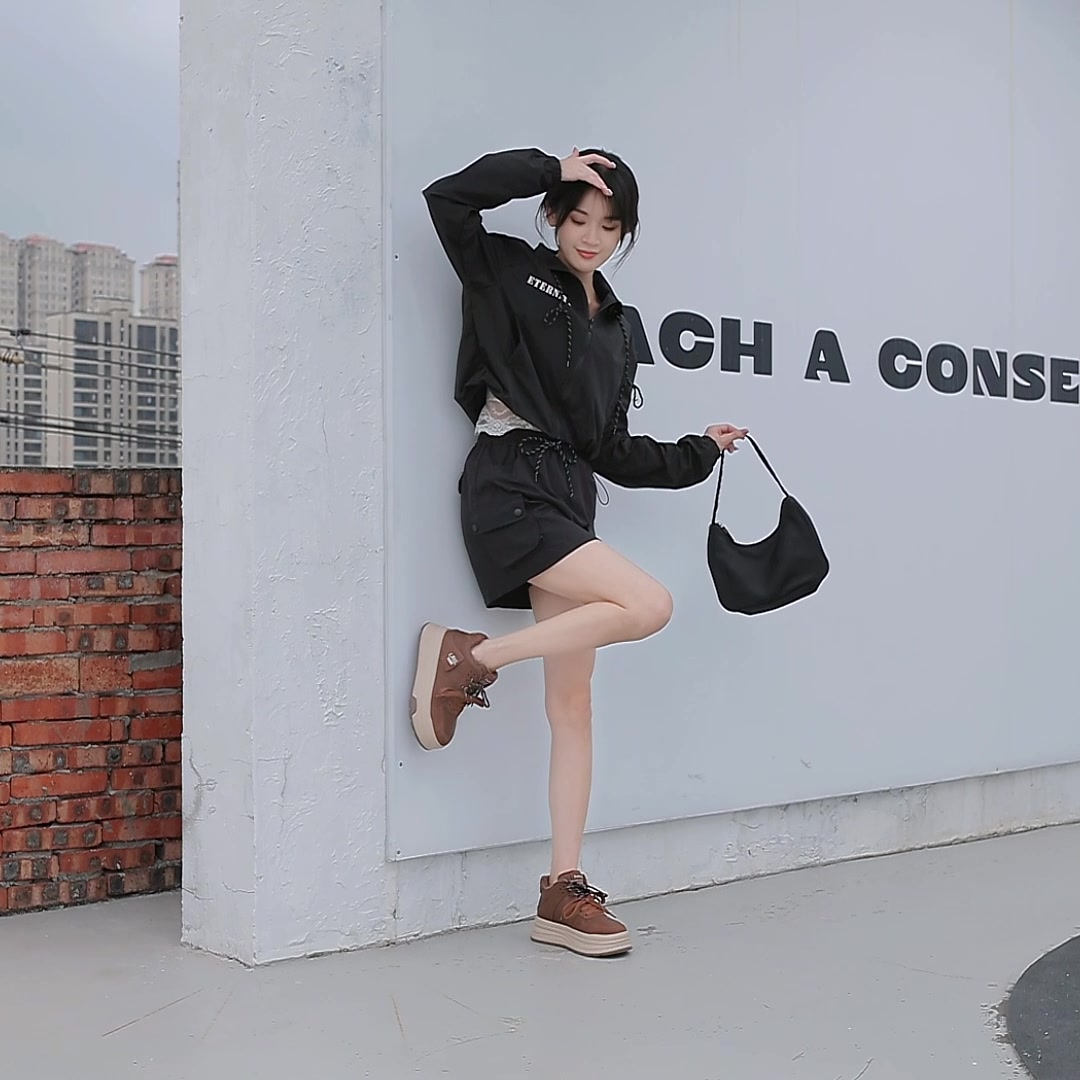 达芙妮厚底增高鞋，冬天也能穿出大长腿！