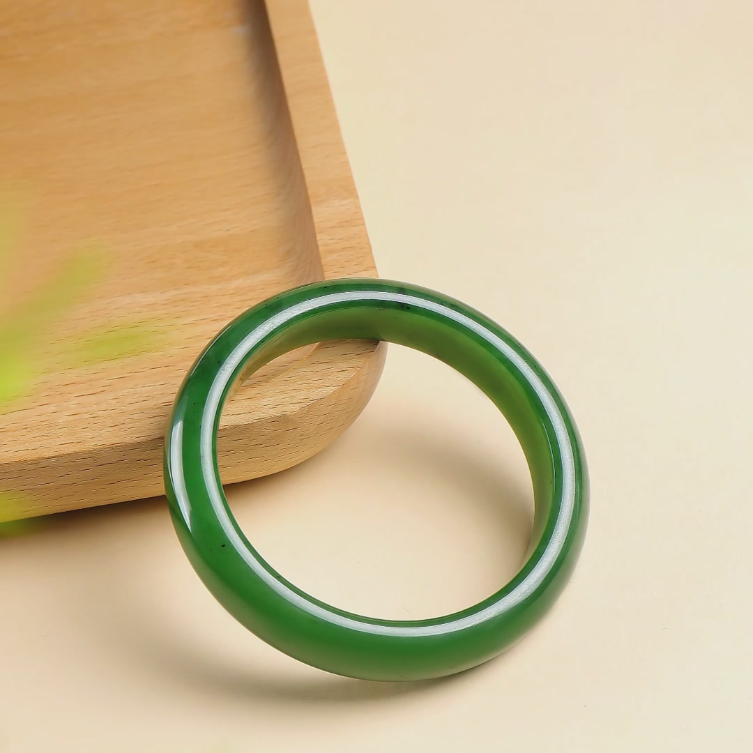 万元级碧玉手镯开箱！印象眸这款‘菠菜绿’到底值不值？