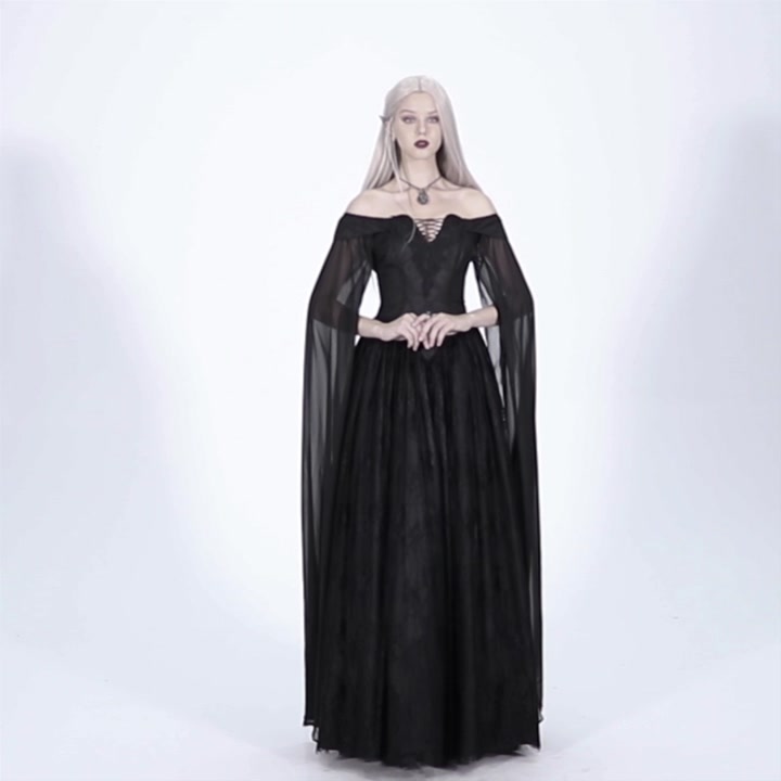 穿上这件维多利亚连衣裙，我仿佛成了哥特城堡里的公主！