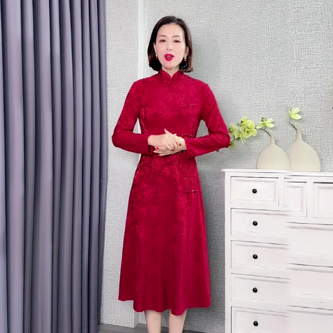 妈妈也能穿出旗袍韵味！这款改良旗袍裙太显气质了