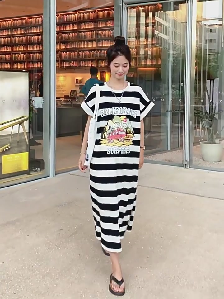 甜小二撞色裙：文艺青年的夏日随性宣言