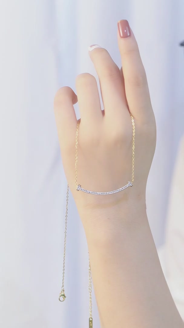 顽石记微笑项链测评：百元价位能买到真·满钻不褪色？