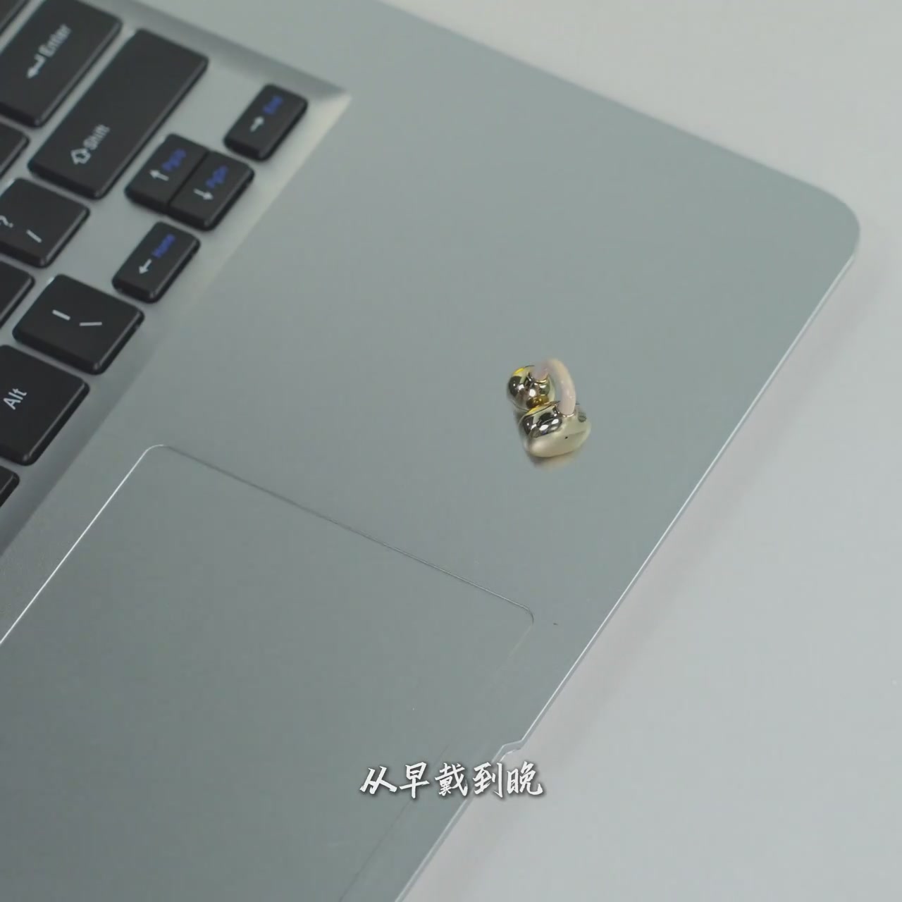 联想LE302蓝牙耳机体验：轻若无物的夹耳设计，能否成为通勤新宠？