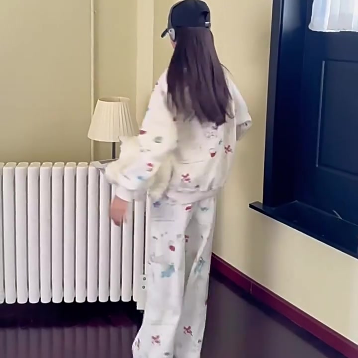 女童穿搭新宠！人之初涂鸦卫衣套装，慵懒风也能潮翻天