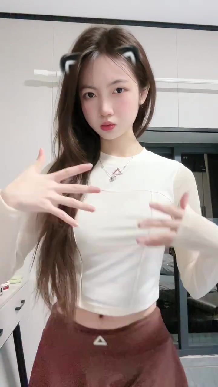 这件泳衣让我在海边成了‘显瘦担当’，但有些细节让我想吐槽