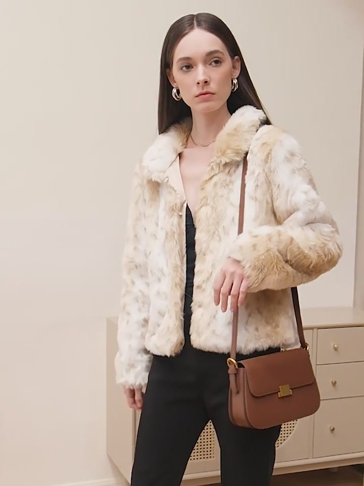 VANDEE这款腋下包，我背了三天才敢说：它真的不只是个“豆腐包”