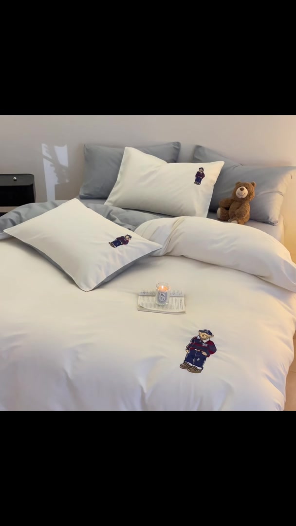 逸茉YiMo新款A类母婴裸睡四件套：英伦风小熊刺绣，舒适与颜值并存
