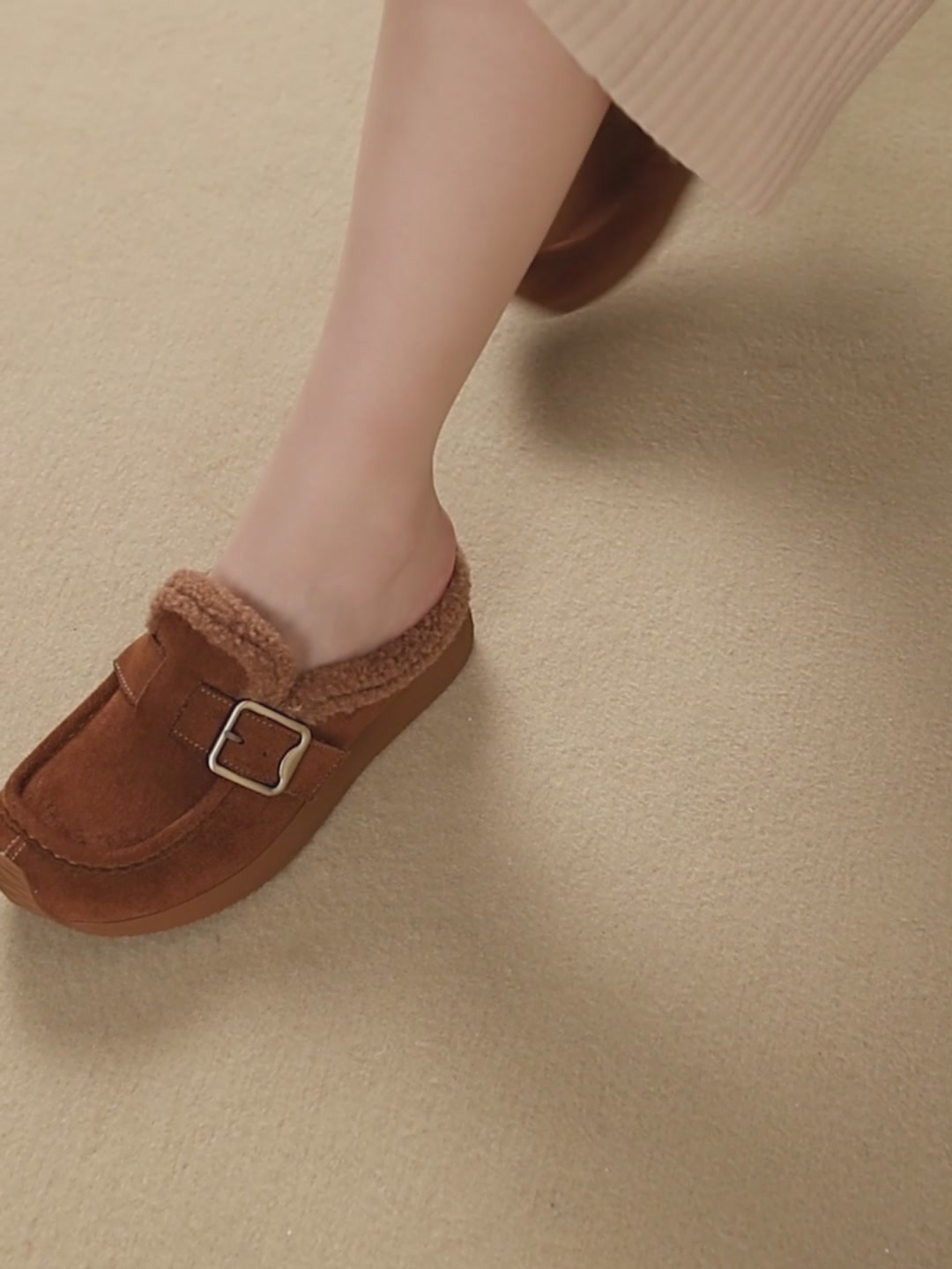达芙妮厚底毛毛拖，懒人福音！一脚蹬出冬日温暖✨