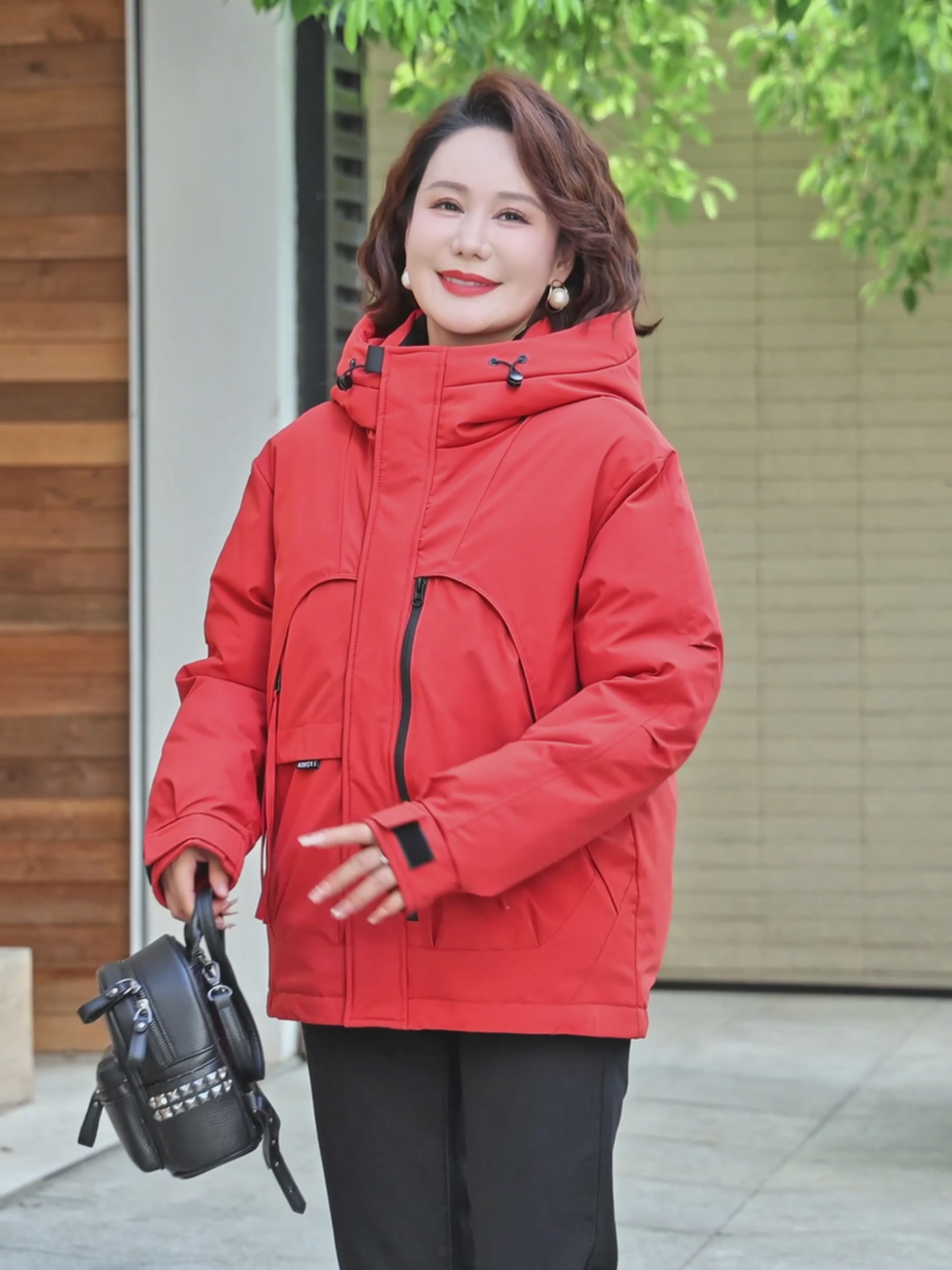 给老妈买的这件棉袄，她穿上后直接成了小区里的时尚icon！