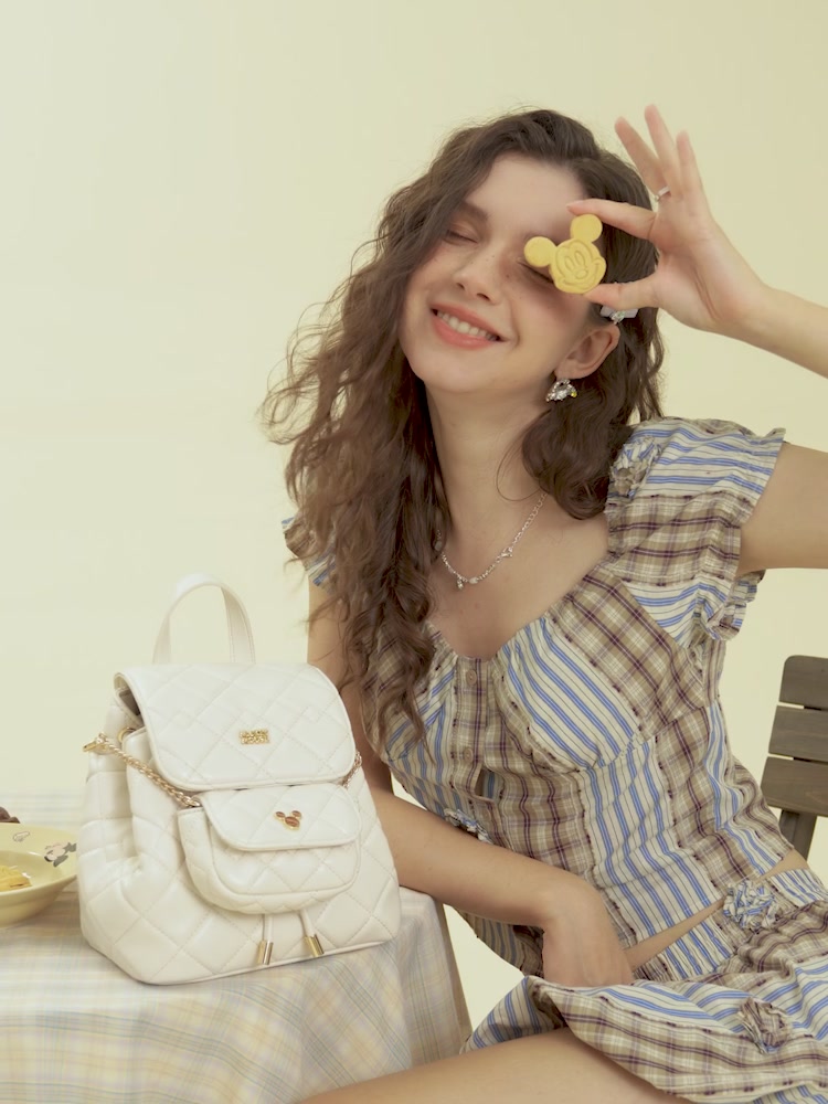 迪士尼米奇菱格双肩包：千元级小可爱，是情怀还是智商税？