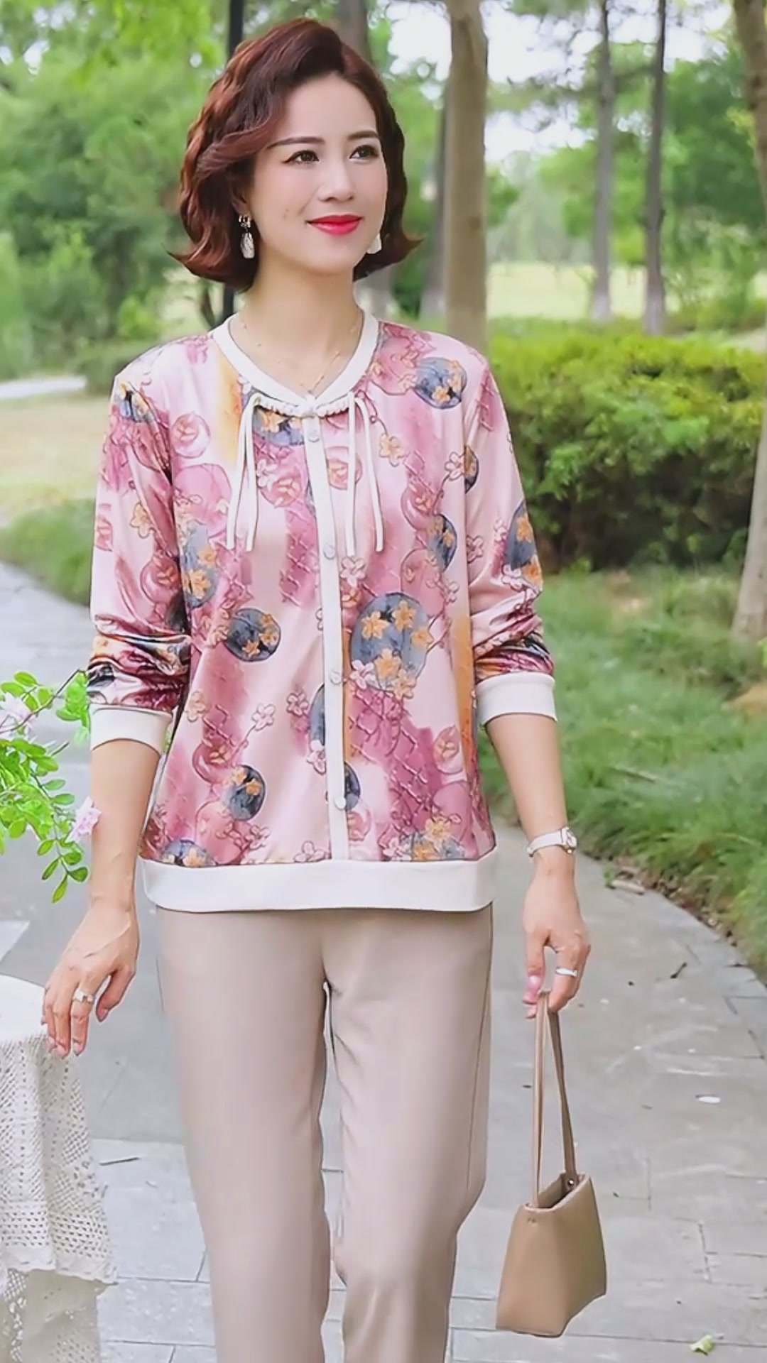 给老妈买件698块的“新中式”打底衫，我是不是被“孝心税”收割了？