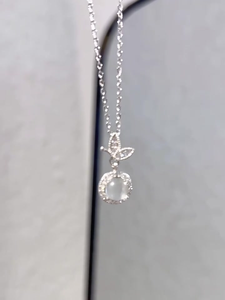 DTOTO蝴蝶白玉髓项链：新中式锁骨链，简约却不简单