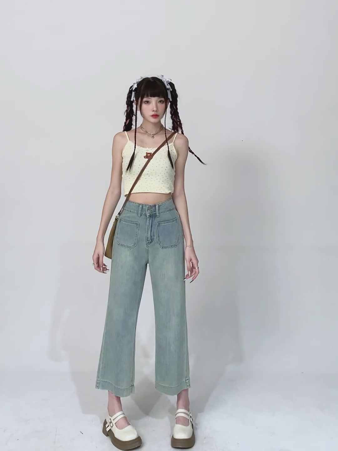 小个子福音！这条高腰排扣微喇叭裤，显高显瘦绝绝子！