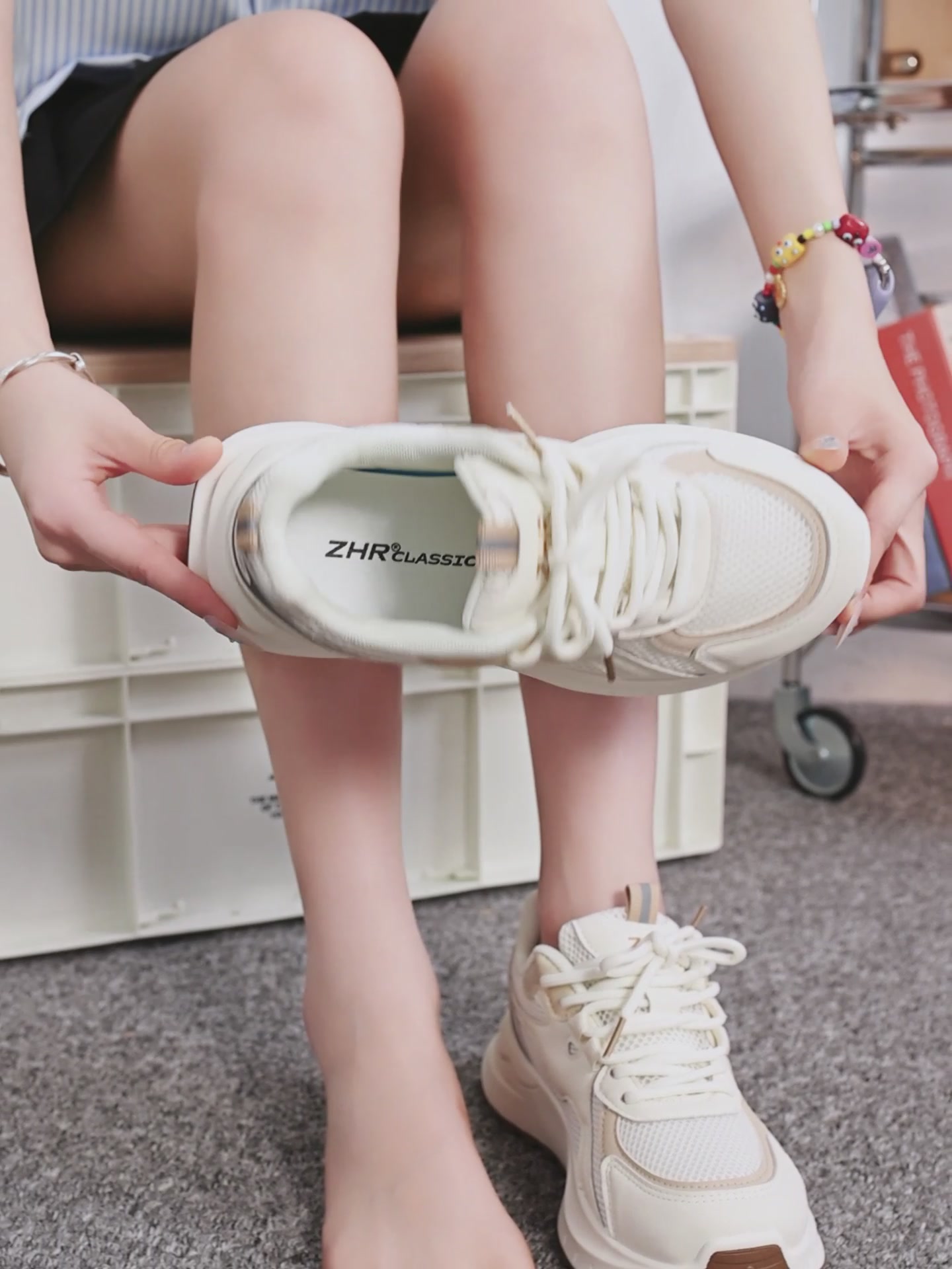 899元买双阿甘鞋？ZHR【则则】这双圆头厚底款，我穿了一周的真实感受