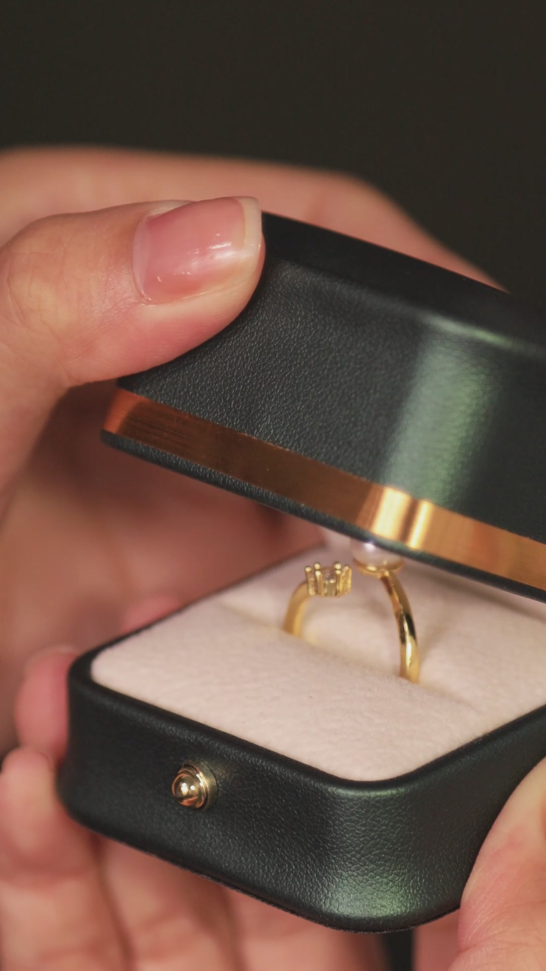 百元档的惊喜：顽石记「流星雨」珍珠戒指，一份送给自己的小确幸