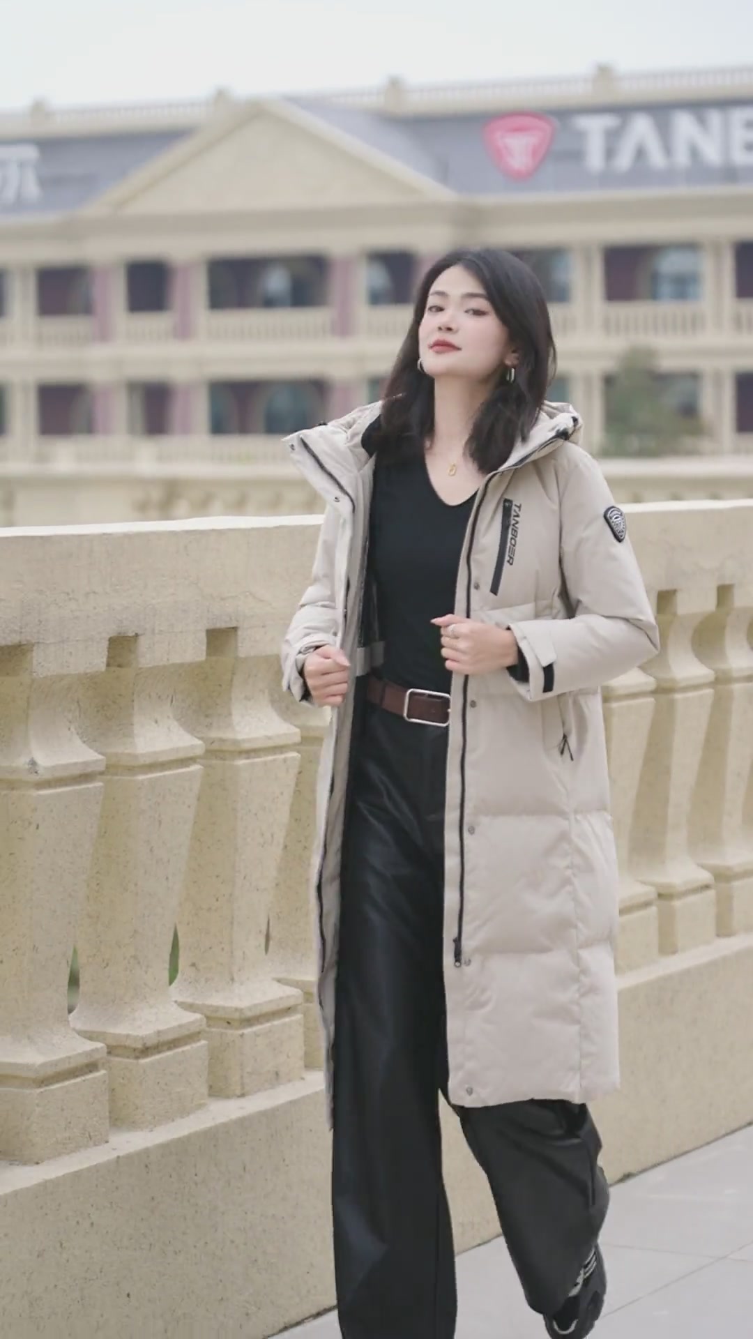 ASK JUNIOR极地90鹅绒羽绒服：一件让我在寒风中找回温暖与时尚的巴黎秀款