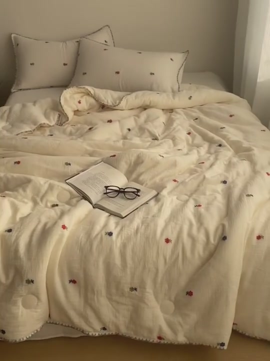 MACT双层皱皱纱剪花大豆夏被四件套：夏日里的‘皱’美主义，纯棉空调被的‘豆’趣体验！