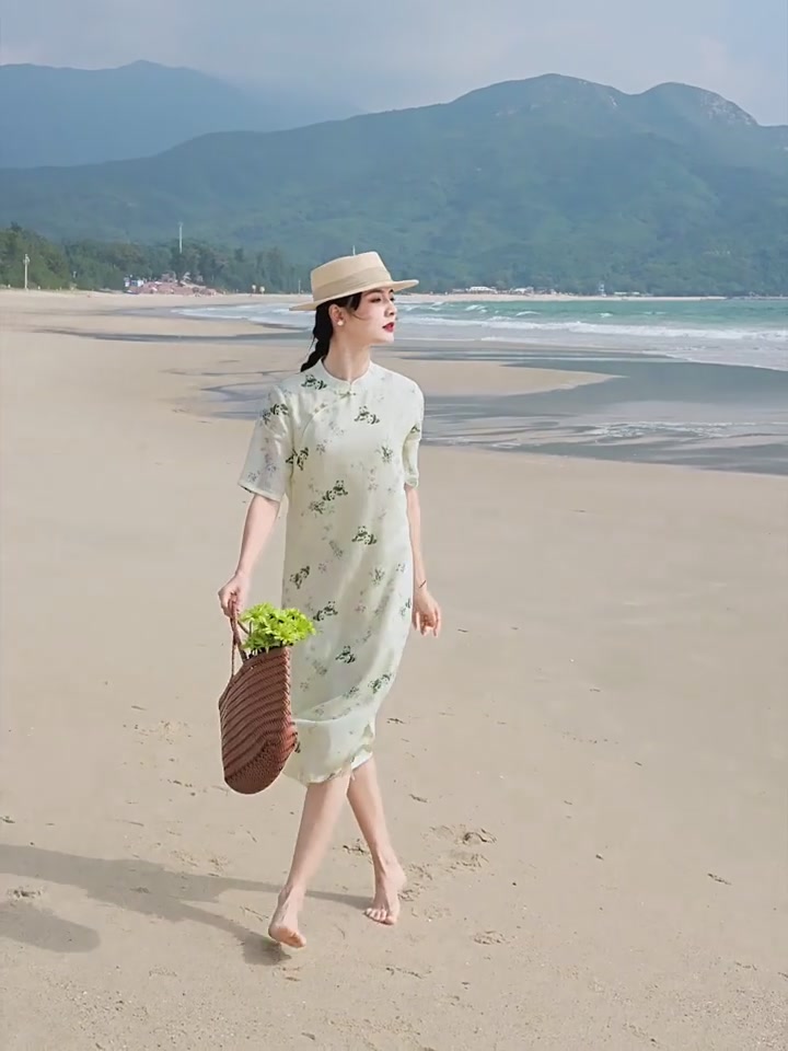 九年的沉淀，新中式苎麻旗袍，熊猫印花带你优雅入春🌸