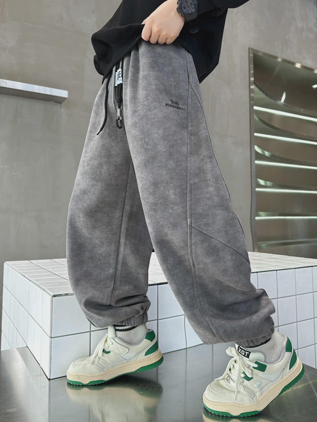 汤姆牛童裤体验：一条能“装”的卫裤，让孩子自由奔跑