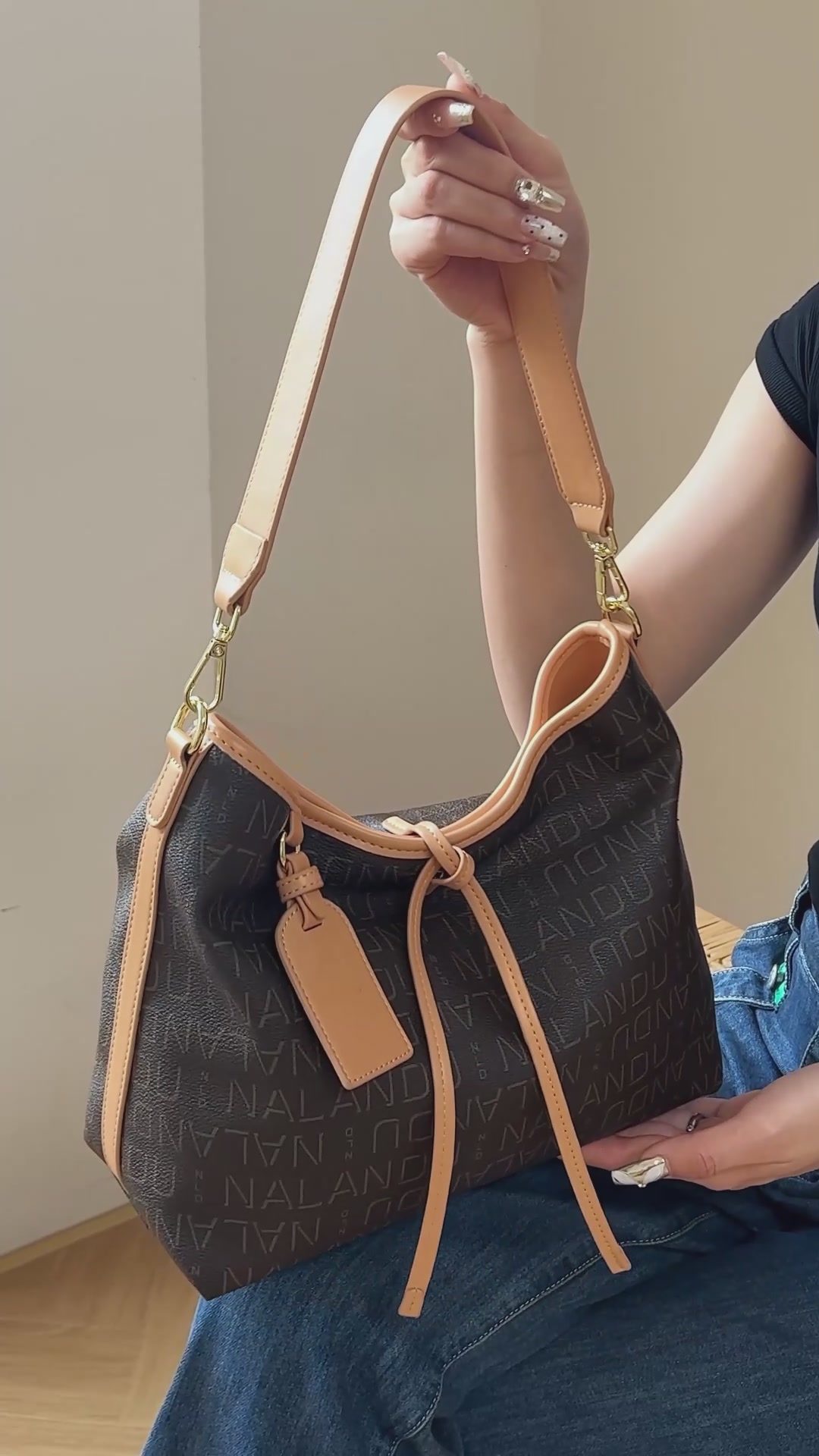 纳兰杜2026新款托特包体验：老花新潮，容量感人，但细节仍需打磨