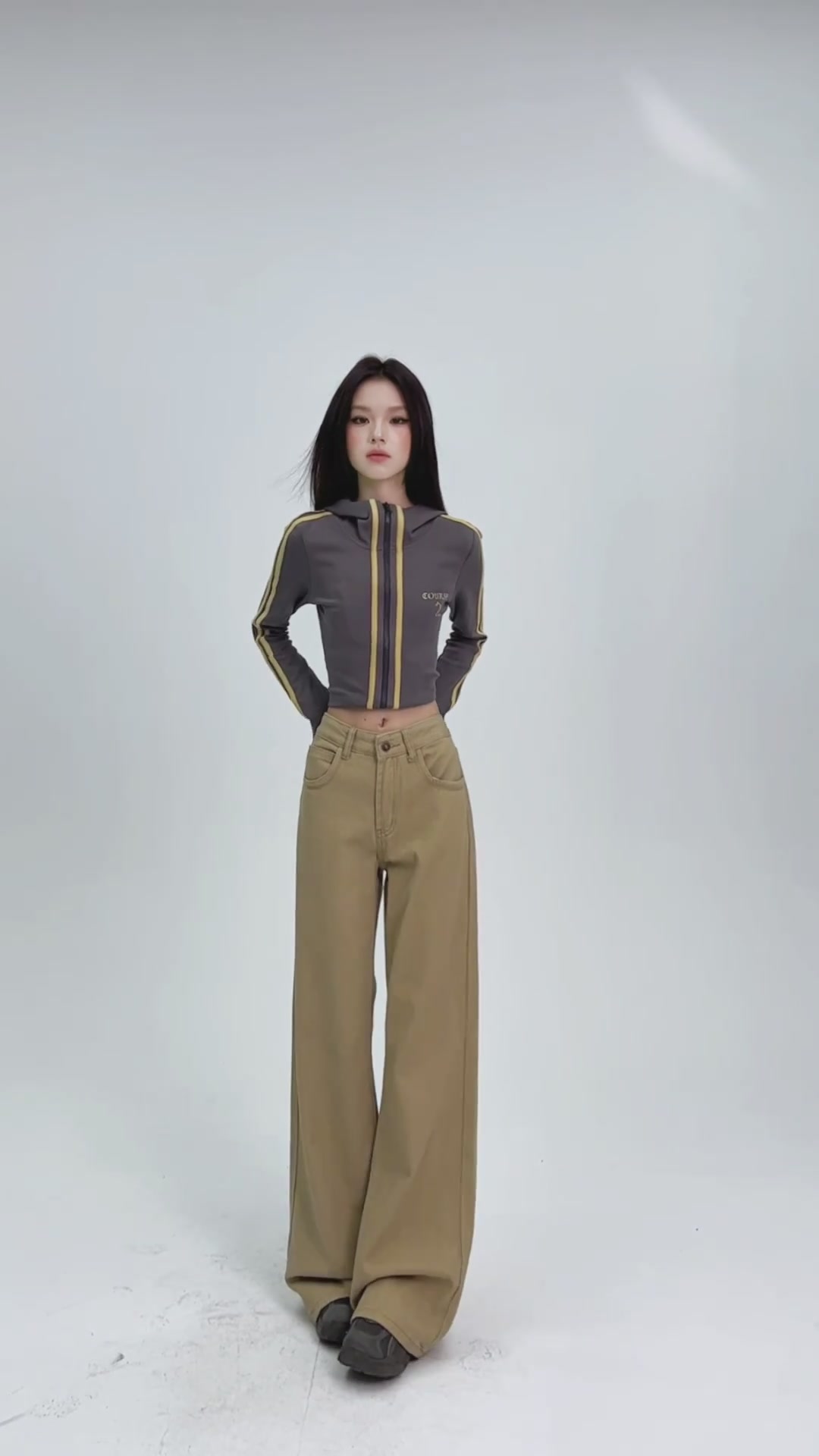 歌谛婕这条卡其色微喇叭裤，我穿出了一种“松弛感”的时髦！
