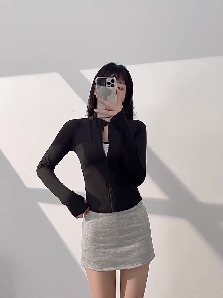 梦寰新款条纹运动外套：显瘦修身，健身瑜伽的贴心伴侣