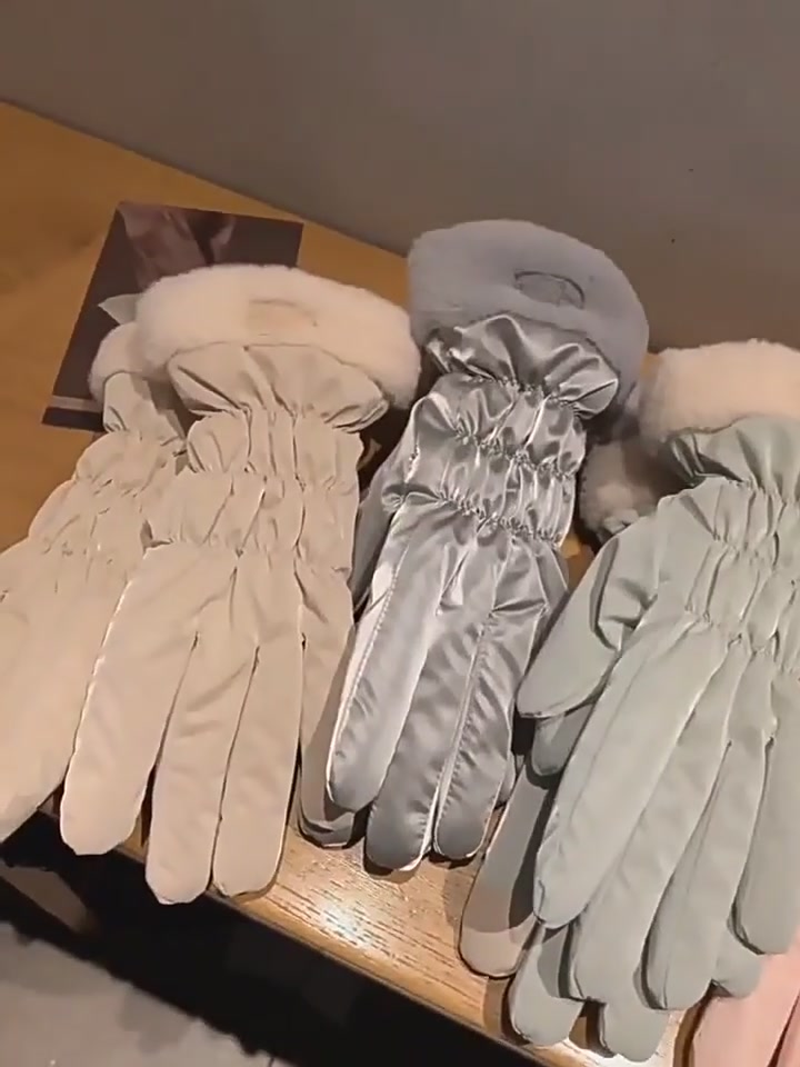 冬日指尖的温柔守护：梦寰滑雪手套的温暖哲学