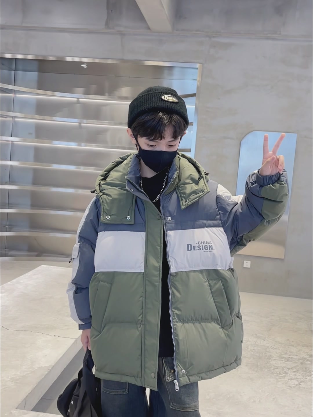 汤姆牛TANMUNIU男童羽绒服测评：一件拼接连帽羽绒服的冬日体验