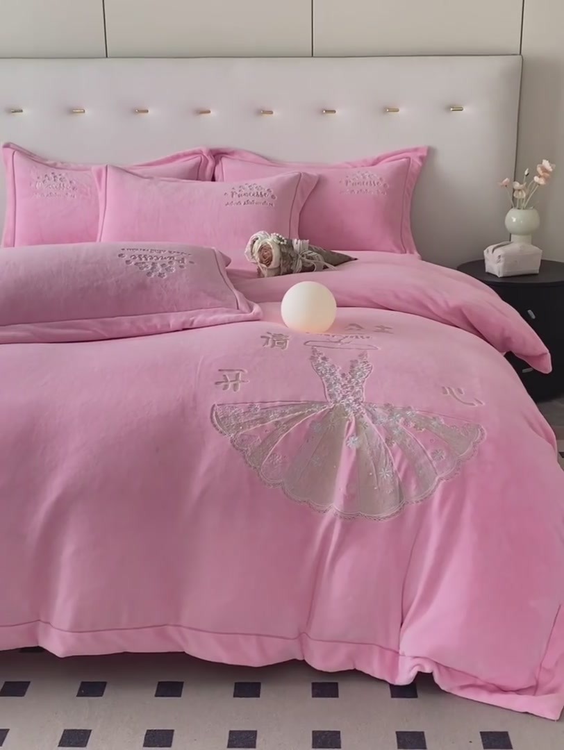 浮影A类婴儿绒四件套：重工刺绣与牛奶绒的温暖碰撞