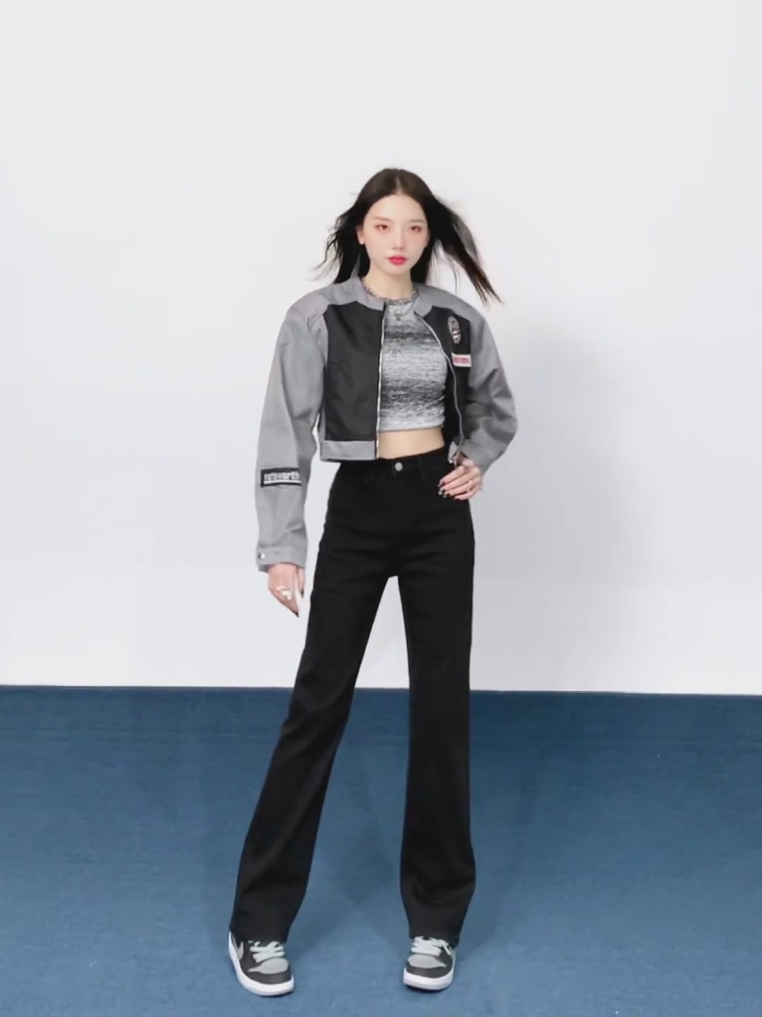 试了这条高腰窄版直筒牛仔裤，我宣布：复古显瘦的神！