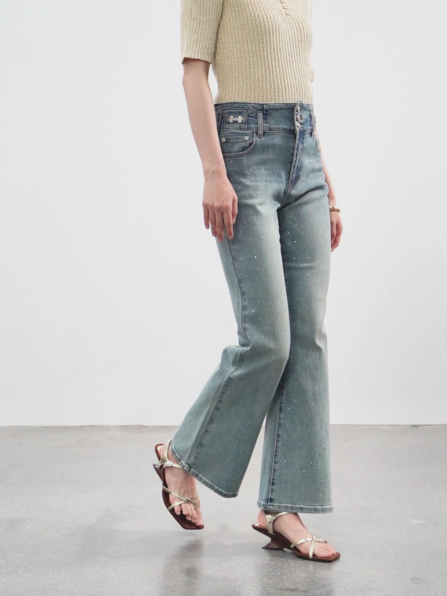 佧茜文烫钻喇叭裤，2025秋季新宠！穿上它，我就是复古女王👑