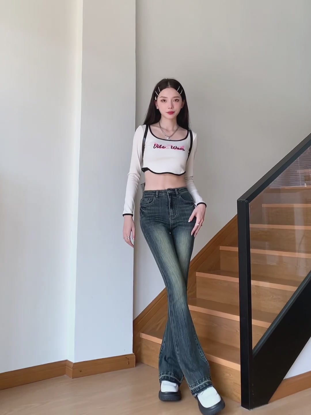 这条微喇牛仔裤也太显腿长了吧！扎染工艺绝了！